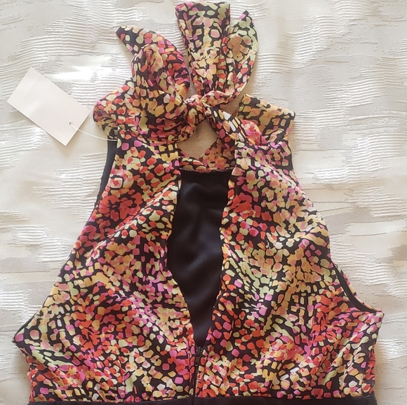 🔥 ❤💕🧡🖤  Cute Top with Tie/Keyhole back - Picture 10 of 11